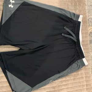 Boys Youth Large Under Armour shorts